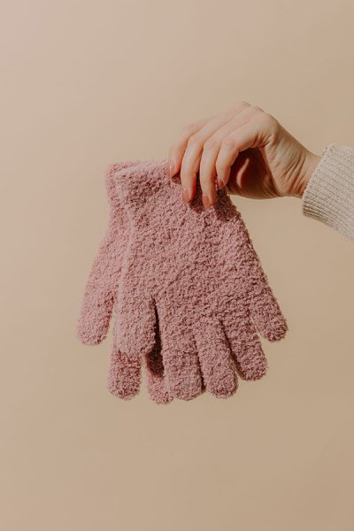 Barefoot Dreams CozyChic Gloves in Teaberry